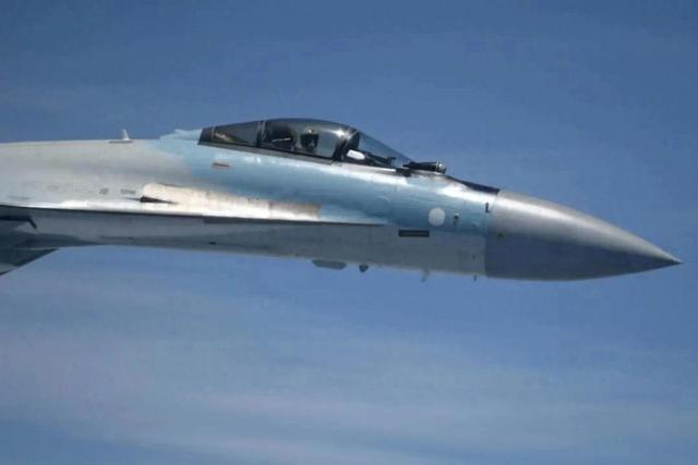 澳大利亚再撞枪口！入侵西沙被我军热焰弹反击后，澳军机仓皇溃逃