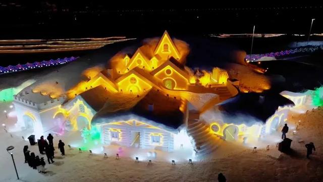 热姜茶、室外暖炉、“冰雪暖堡”齐上阵 严寒中传递浓浓温情