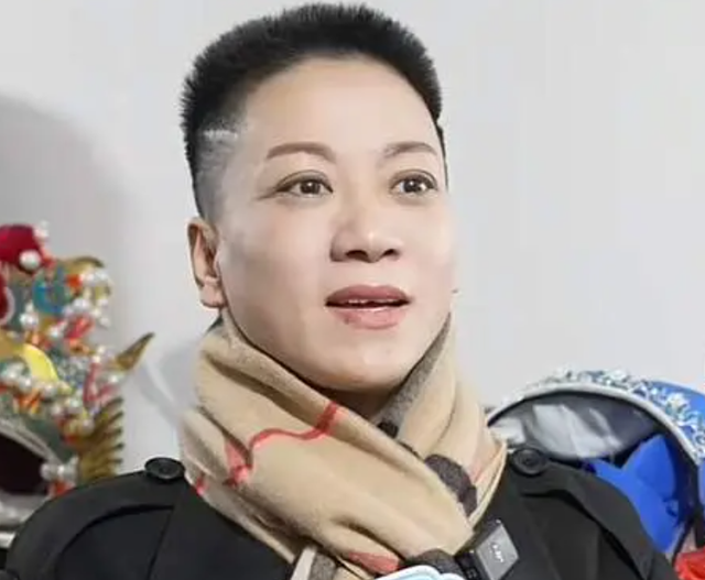 钱再多有啥用？孟再平走上朱媛媛老路，多辆迈巴赫送行，年仅49岁