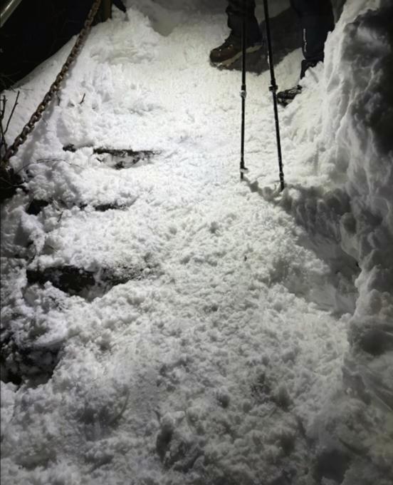 南太行徒步遇大雪，40多岁女驴友坠亡，亲历者发声，死亡如此之近