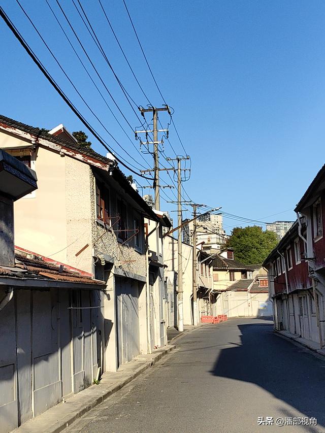 冬日暖阳里的上海街景
