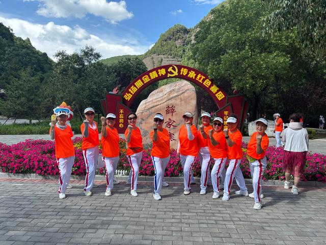 坐着火车游照金 铁旅融合忆峥嵘