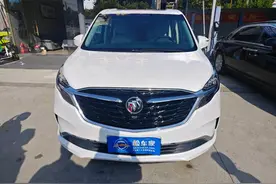 跟朋友借钱买全新别克GL8，被拒绝后花18万提辆四年前的二手陆尊图片