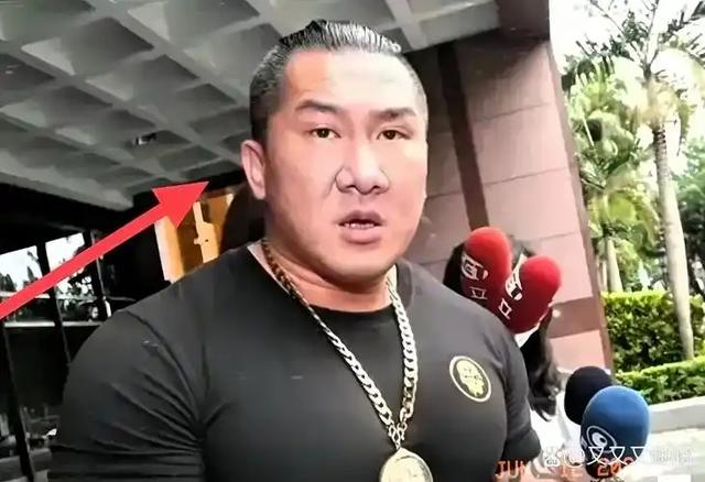 台湾网红馆长露出马脚？直播怒喷大陆网友，网友：他太高看自己了