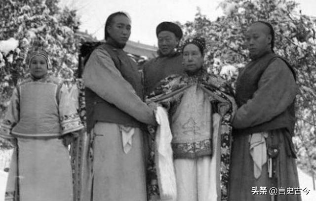 根本不算男人！清朝太监回忆：妃子洗澡不用手和避讳太监	，侮辱人