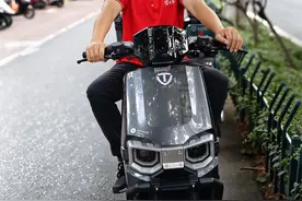 雅迪电动车E10和台铃电动车苍穹对比，2款高端车都有过之而无不及图片