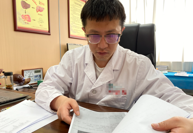 20岁女学生反复腹痛腹泻，多次肠镜和腹部CT都正常