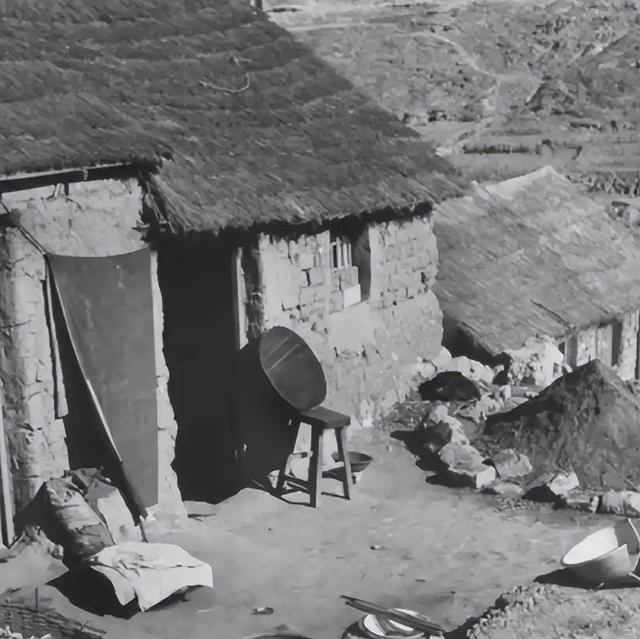 1970年老人去部队看儿子被哨兵拦下，老人：让你们师长跑步来见我