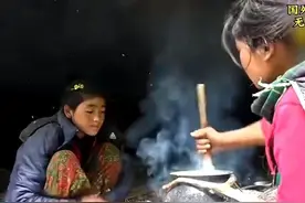 尼泊尔姐妹嫁给同一个男人住在大山岩洞里，虽然艰苦但幸福指数高图片