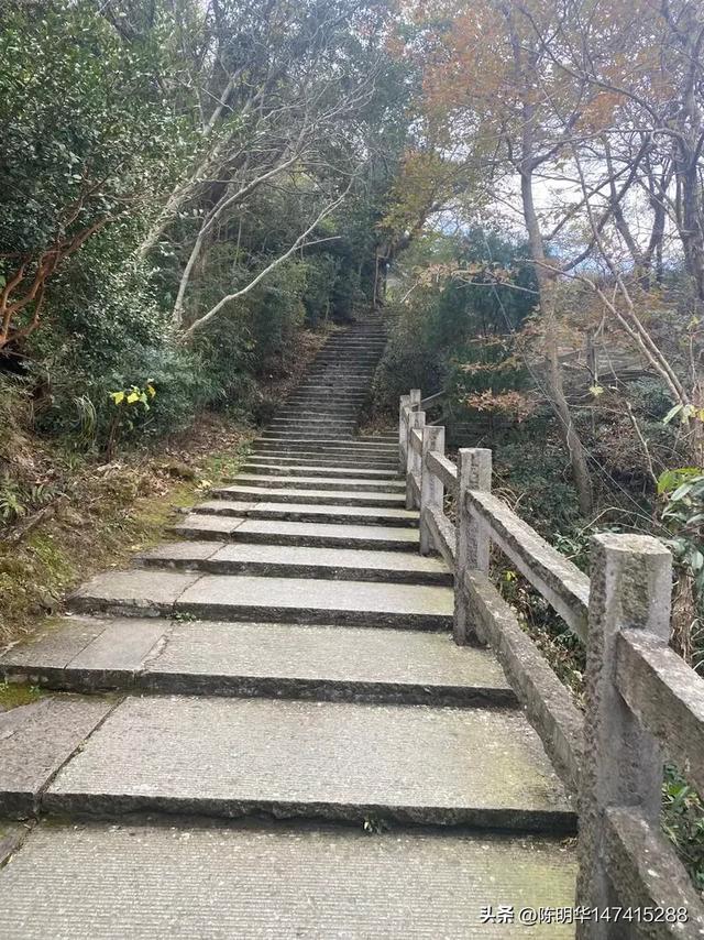 方山晚秋:山海间的晨光与岁月温柔