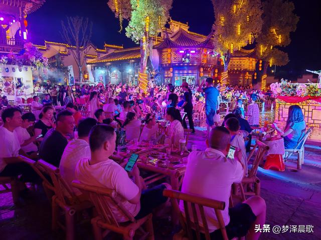 湖北云梦：万盏华灯映水街 祥云湾畔夜未央