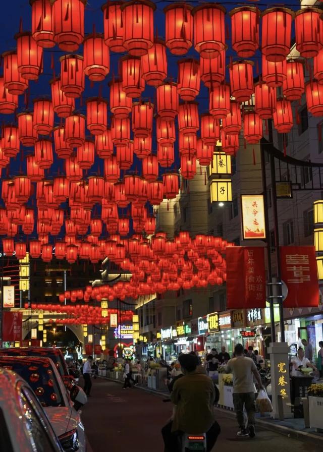 哪哪都是镜头！呼和浩特这里天一黑就爆满！