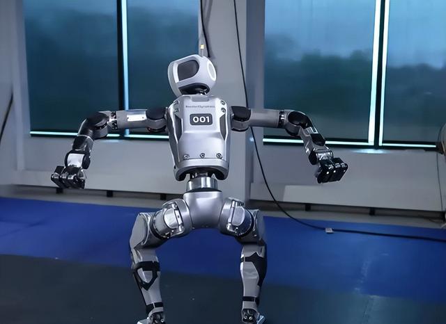 特斯拉不造车了？马斯克的AI野心，可不只是个“机器人噱头”