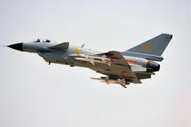 歼-10：从空中尖刀到全能战士，中国战鹰的逆袭之路图片