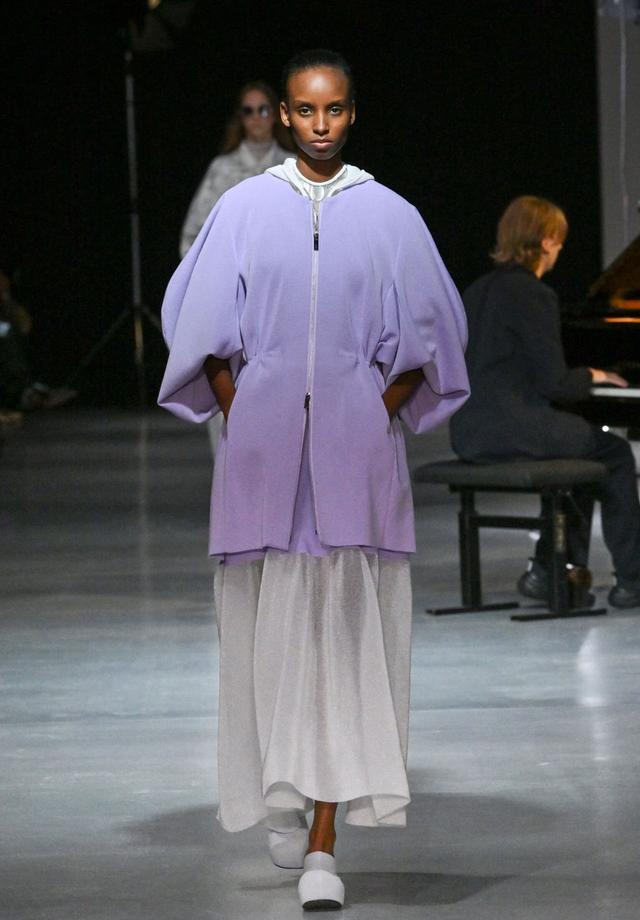 Cfcl 透明如玻璃, 编织着理念, 衣服亦是工具