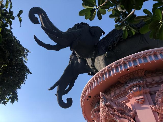 曼谷“粉红寺庙”火出圈，整座寺庙少女心满满，女游客都叹为观止
