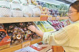 春夏水果实惠登场！榴莲山竹等多款“贵族水果”价格亲民图片