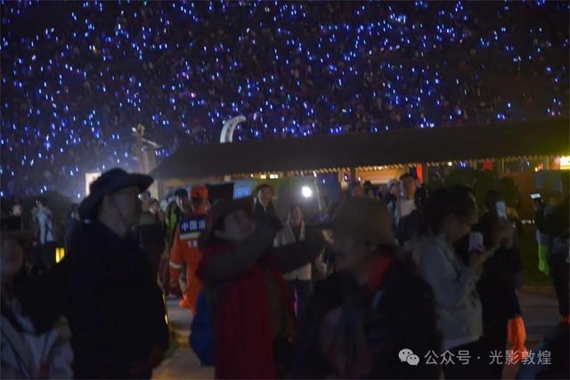 甘肃敦煌迎来国庆节中秋节双节旅游高峰