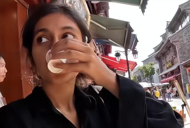 听说印度领先中国，印度美女决定一探究竟，到中国才知道自己被骗