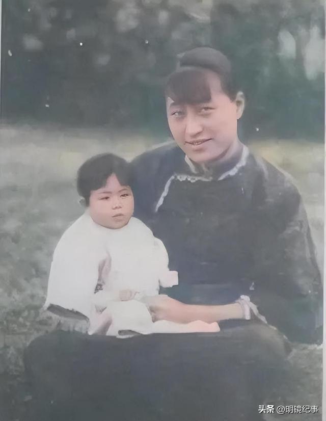 蒋介石唯一女儿有多美？先后嫁给他的“死敌”，晚年继承天价遗产