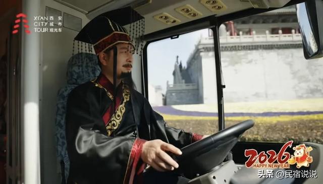 2月23日，“秦皇”开着公交带你看大雪中的西安十景。