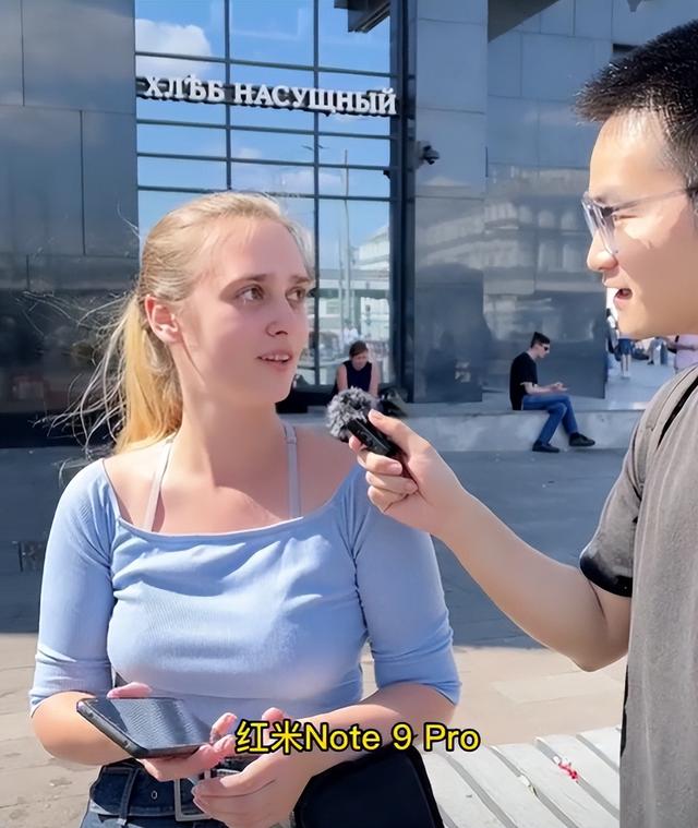 雷军没吹牛，小米手机欧洲销量前三名，卢伟冰不服，已经打败苹果