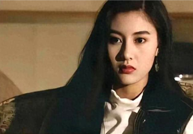 王晶评港圈四大美人：青霞男相，嘉欣没肉，祖贤腿丑，她最完美