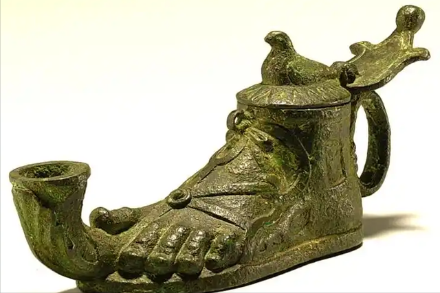 挖疯了！英格兰“宝藏”量创纪录！罗马“耳勺”比黄金还值钱？