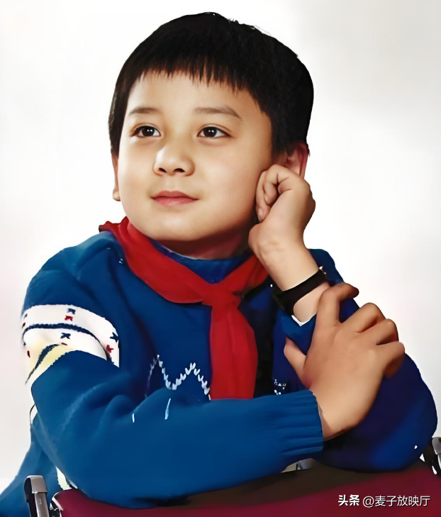 8岁光屁股火遍全国，现定居北京娶学霸为妻的他	，是身价过亿高管