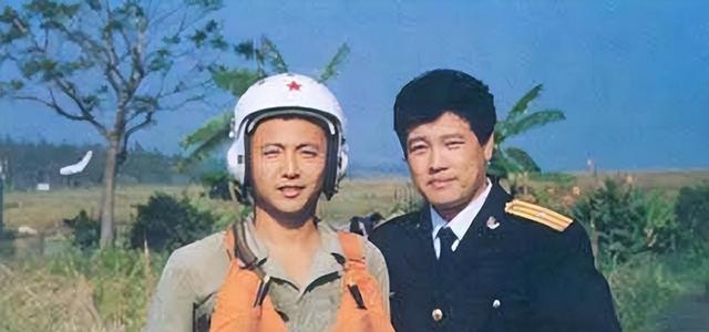 南海撞机王伟成功跳伞，为何10万人没找到他？时隔20年谜团揭开