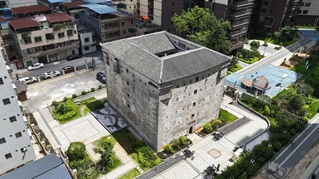 收好始兴这条线路，一天玩转艺术、古村与落羽杉，追一场岭南最绚烂的秋！