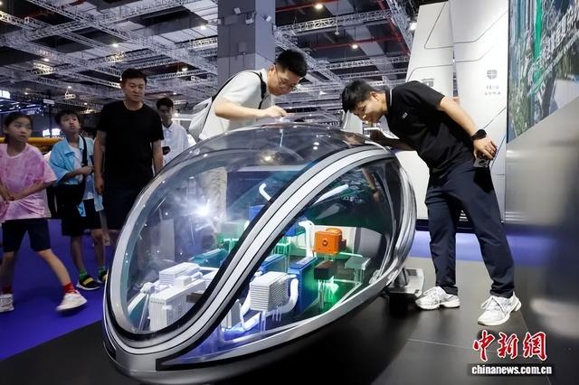 中国低空经济产业在全球市场占据一席之地总共分几步？