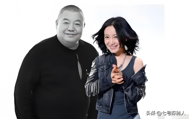 她连续5次上春晚	，私下却和恩师同居怀孕被骗流产，现在57岁单身