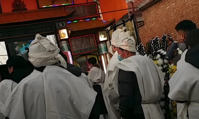 葬礼上，娘家人因为孝布的事闹了一场，孝布为何如此重要？
