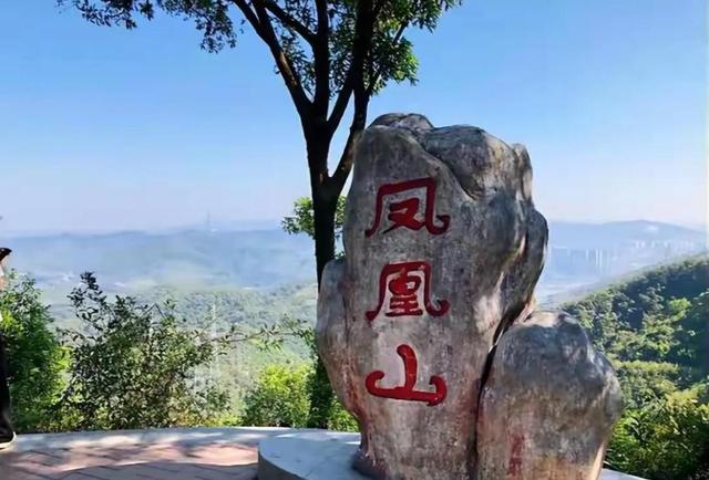 辽宁男子景区坠崖身亡后续，在场人：他坐上去脚没勾住！律师发声