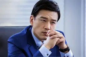 尖嘴猴腮别硬演富豪角色，8位男明星，站在那就是“人间富贵竹”图片