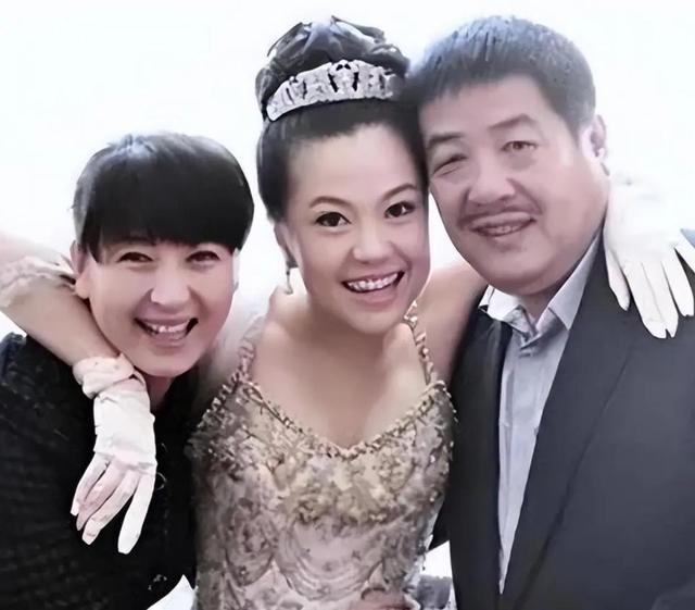 重罚！偷税、背人命债，被官方彻查后首露面的闫学晶 迎来最终结局