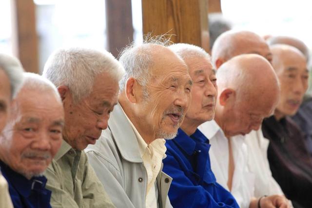 中国将迎人口死亡高峰！22年1041万，23年1100万，去年死亡多少？