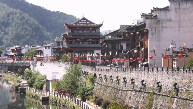 长汀：精心筹备迎“双节” 千年古城焕新颜