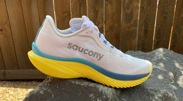 跑鞋中的劳斯莱斯有多爽？500公里肉身实测，告诉你哪双最值得买