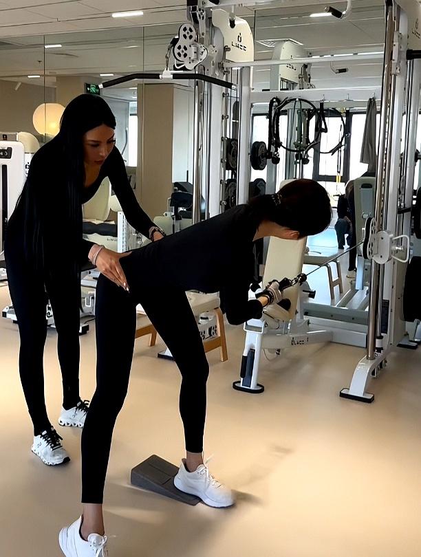 李纯婚后放纵开始还债了，健身累到大腿颤抖	，带上北京爷们一起练