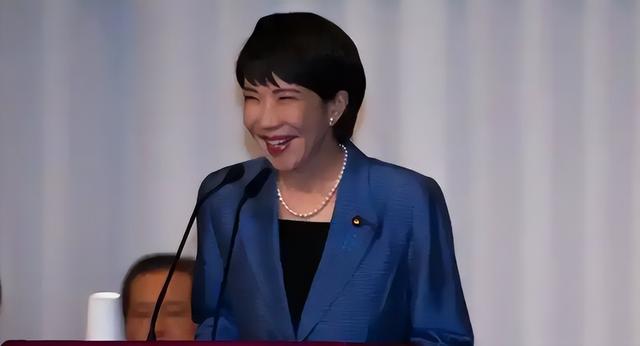 别再看表面了！东北亚反包围成型，美国航母退得比谁都快