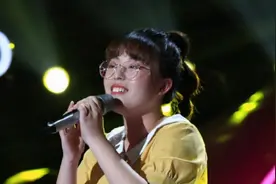 她是好声音最惨冠军，夺冠一个月后无人问津，如今判若两人图片