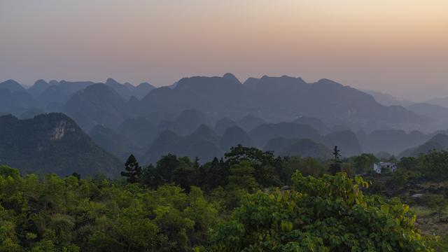 贵州兴义：云端探景 捕捉云海日出
