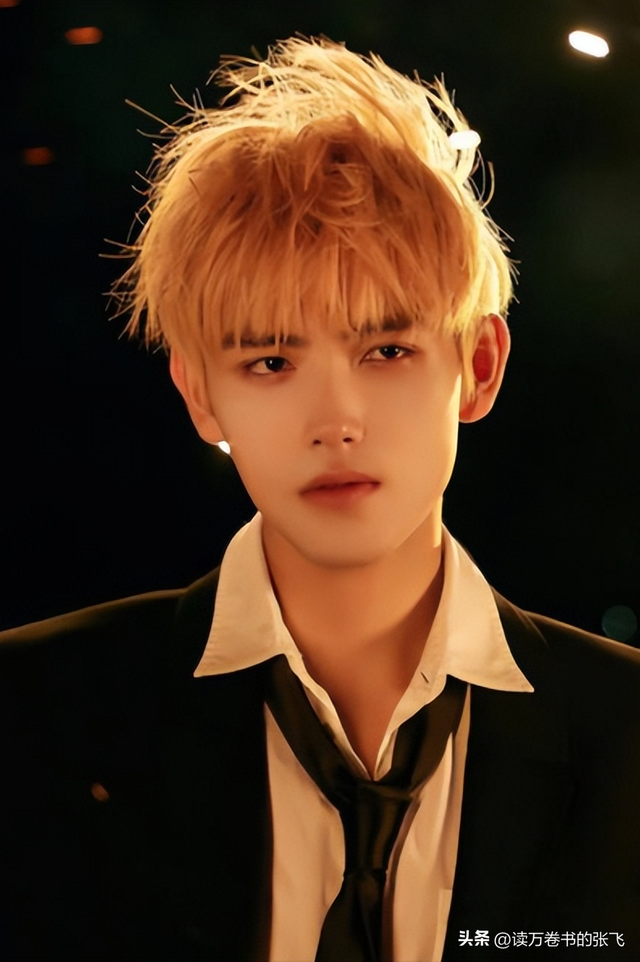 长得太美被导演占为己有，4年后生下大明星儿子，17岁就成男一号