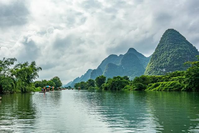 年轻人开始“反向算账”:不是消费降级,是商家先动手的!