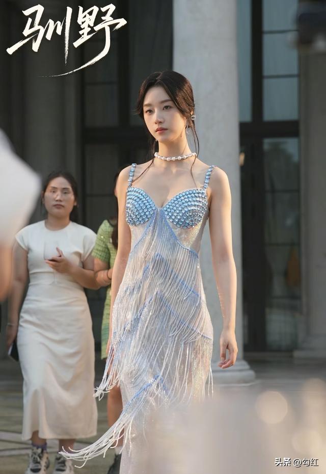 红果首位获赞破亿女演员诞生，猜猜她是谁？有清冷仙子之称哟！