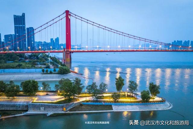 长江地标+1，武汉百里江滩，连起来了!