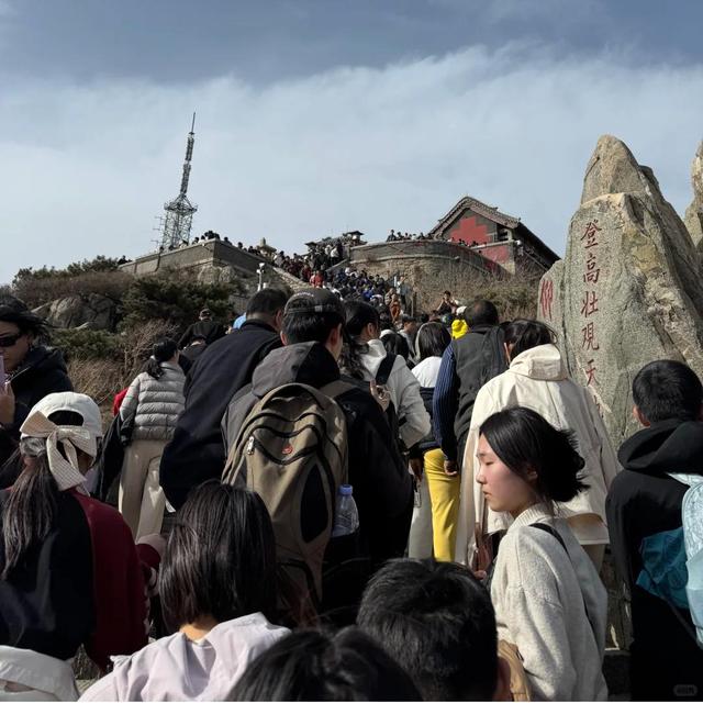 2026马年春节假期，全国最堵十大景区出炉：一眼望不到边的人头！