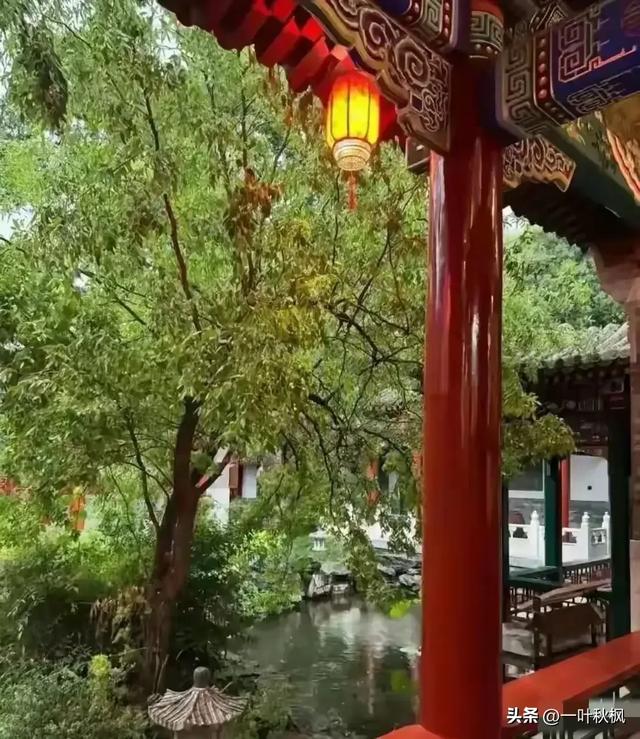 李湘在平台晒自家北京小院，大到让网友以为是景区，真的太有钱了
